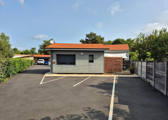 Les De L'airial Pignots